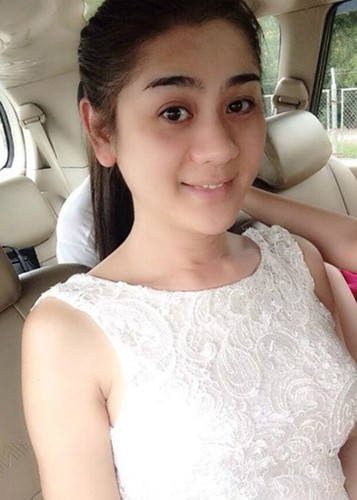 Dù không được đánh giá cao như Hương Giang về nhan sắc khi để mặt mộc nhưng trong một vài khoảnh khắc, Lâm Khánh Chi vẫn được khen trẻ hơn so với độ tuổi 40 của mình.