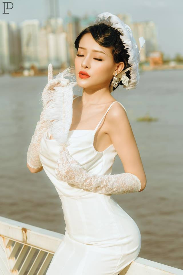 Nhưng cuối cùng cặp đôi cũng được gia đình chấp nhận vì lý do mà nam ca sĩ đưa ra: "Cô gái chỉ hơn 20 tuổi mà có trong tay cả tỷ thì mấy ai làm được. Hơn hết, Ngân 98 không phải gái bán dâm. Nhờ những việc như vậy, cha mẹ bây giờ đã chấp nhận cô ấy". Ảnh: FBNV.