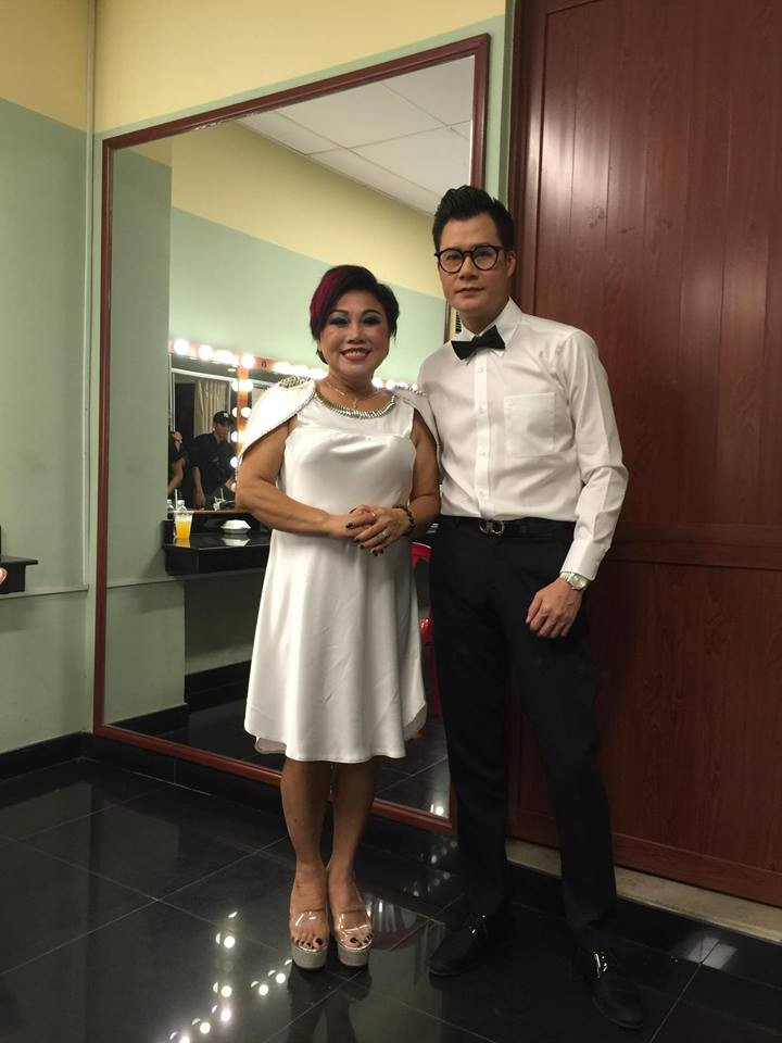 Chia sẻ trên Tiền Phong Online, "họa mi của núi rừng Tây Nguyên" còn cho biết: "Tôi nói có thể nhiều người không tin, nhưng cả gia đình tôi hiện tại sống một ngày chỉ hết có 50.000 đồng. Ở quê mọi thứ rẻ, có rau quả tự trồng, không tốn bao nhiêu tiền chợ".