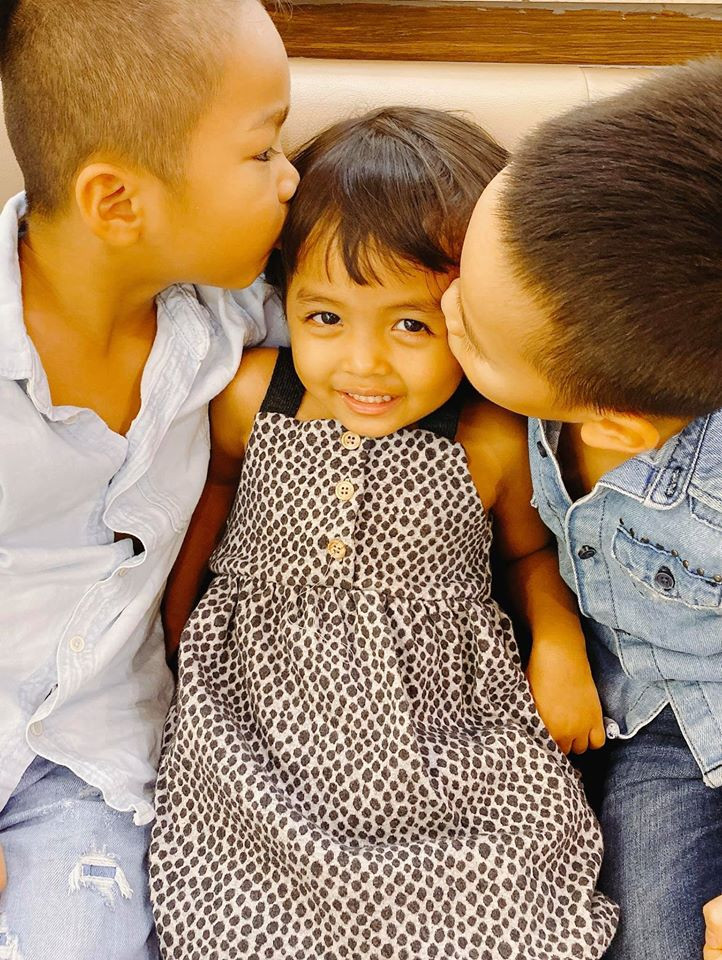 Người con thứ 3 Linda được khen sở sữu vẻ đáng yêu đậm chất "lai Tây". Không chỉ được bố Cường cưng chiều, Linda cũng được hai anh Nhím và Tít yêu quý.