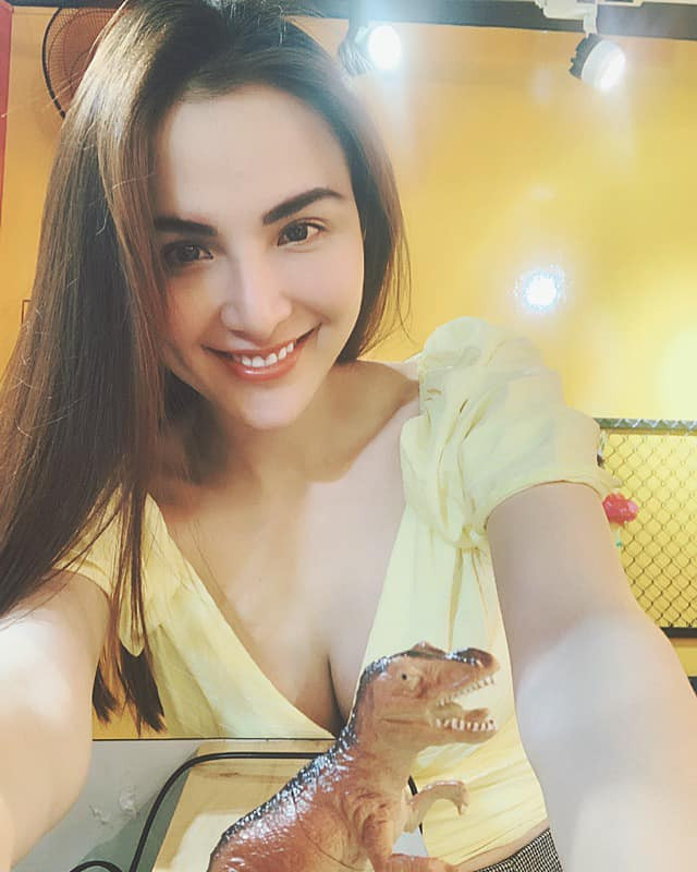 Người đẹp hiện hài lòng với cuộc sống hiện tại.