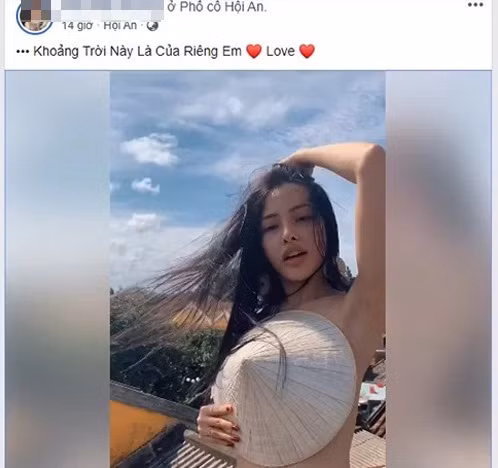 Mới đây, sự việc một cô gái có tên tài khoản Trần Mai Hương cởi trần quay clip khoe thân phản cảm trên nóc một ngôi nhà ở phố cổ Hội An (Quảng Nam) đang bị dư luận "ném đá". Ảnh: FBNV.