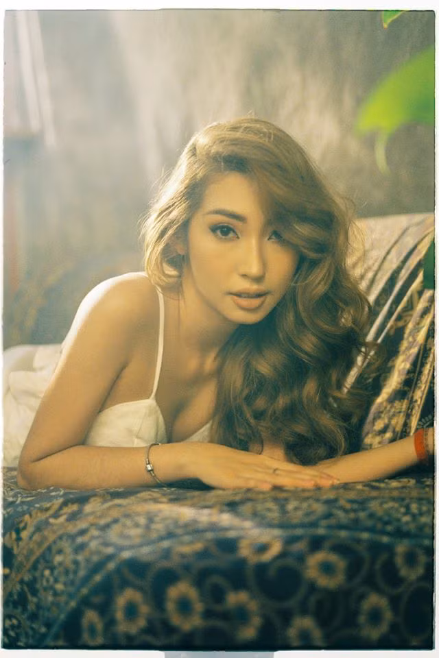 Nữ ca sĩ luôn giữ một thái độ làm việc tích cực để tập trung phát triển sự nghiệp riêng.