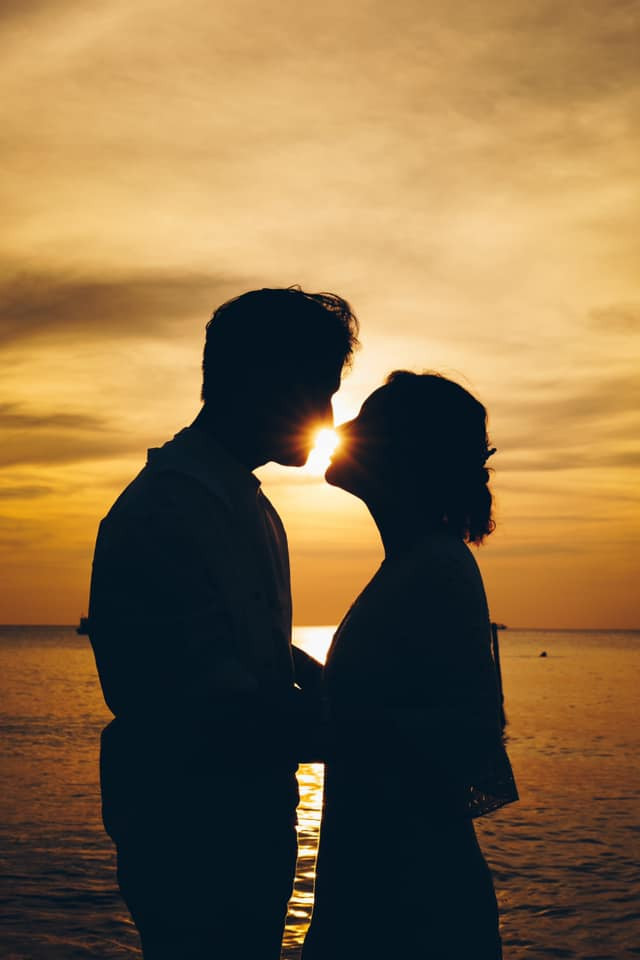 Tin đồn Quý Bình sắp cưới vợ dấy lên khi nam diễn viên xuất hiện trong loạt hình giống ảnh cưới. Anh cũng thường xuyên khoe ảnh hạnh phúc bên bạn gái trên trang cá nhân.