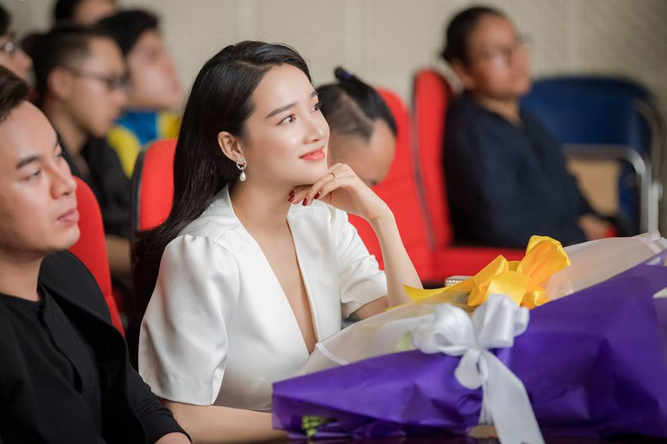 Cô chỉ là muốn đợi đến lúc thích hợp để thông báo khán giả. Ảnh: FBNV.