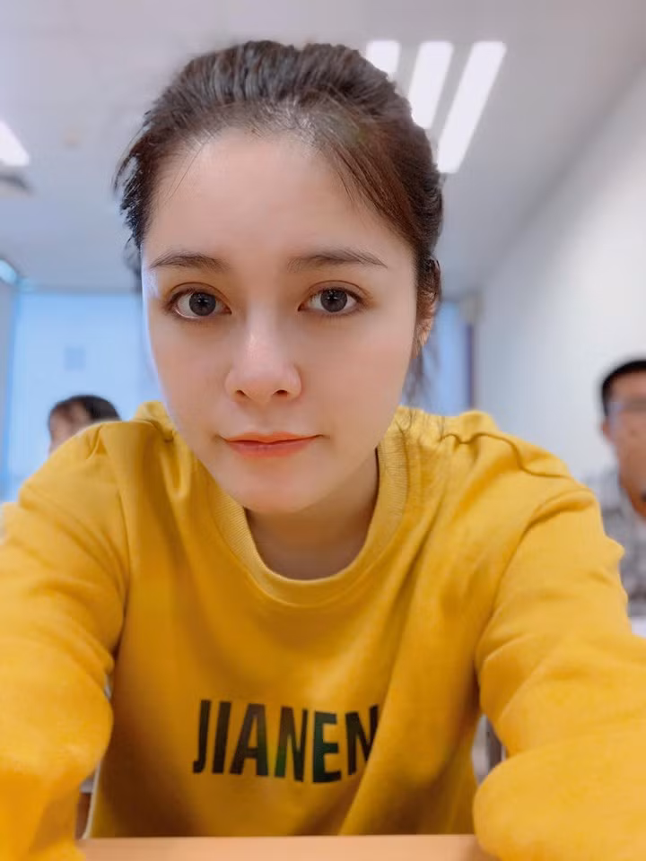 Trong tập 3 Tôi là Hoa hậu Hoàn vũ Việt Nam, người đẹp xứ Tuyên từng vượt nhiều đối thủ mạnh như Thúy Vân, Anh Thư... để giành chiến thắng giải Thí sinh có làn da mộc đẹp nhất tại Miss Universe 2019.