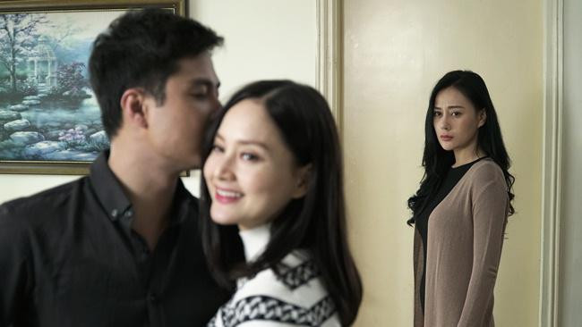 Với Phương Oanh, sau thành công của "Quỳnh búp bê", Phương Oanh tiếp tục thử sức với vai Vy - "tiểu tam" trong "Nàng dâu order".