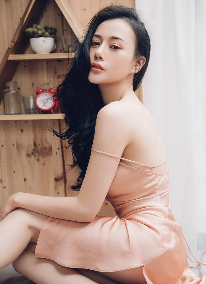 Xuất thân là một người mẫu, nên dù đã 30 tuổi nhưng Phương Oanh vẫn giữ được thân hình đẹp chuẩn mực "hút mắt" người đối diện.