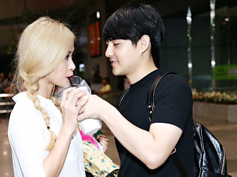 Trong tình yêu, chàng thiếu gia họ Ông còn được mệnh danh là "bạn trai quốc dân" khi không chỉ đẹp trai, giàu có, đa tài, mà còn rất biết cách chiều chuộng bạn gái.