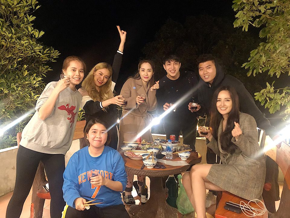 Chia sẻ này của Hoàng Thùy Linh cho thấy cô đang trong tình trạng độc thân, cũng như không có thời gian để yêu vì quá bận rộn.