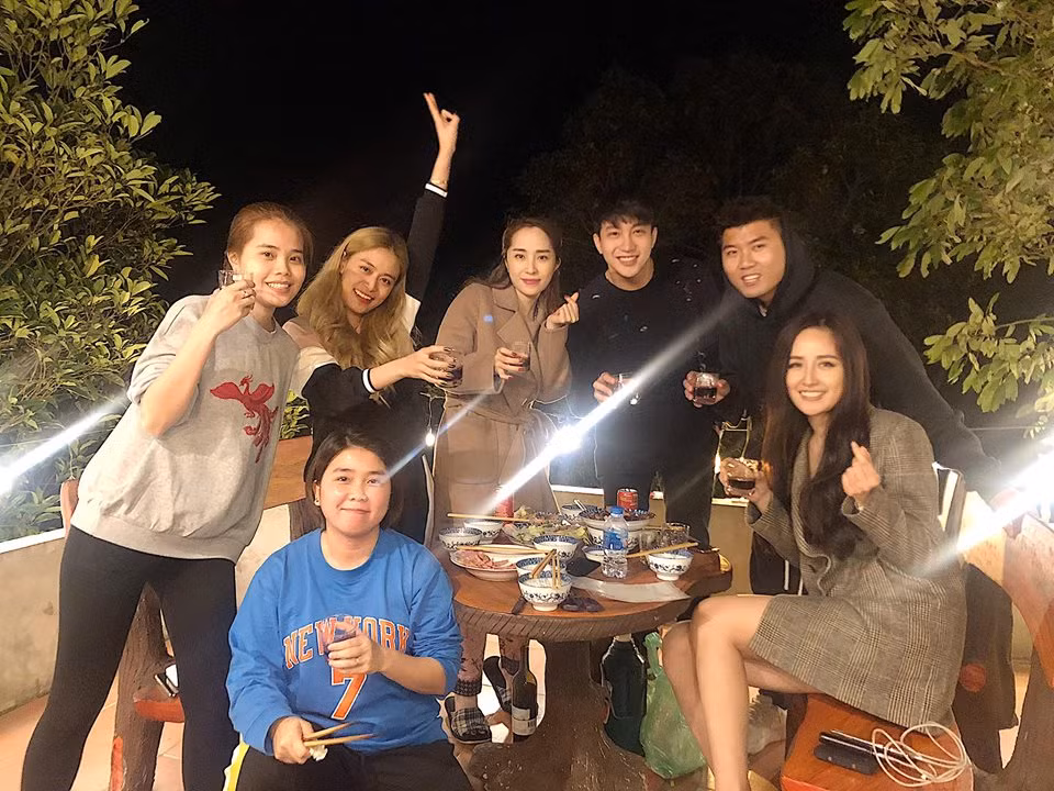 Chia sẻ này của Hoàng Thùy Linh cho thấy cô đang trong tình trạng độc thân, cũng như không có thời gian để yêu vì quá bận rộn.