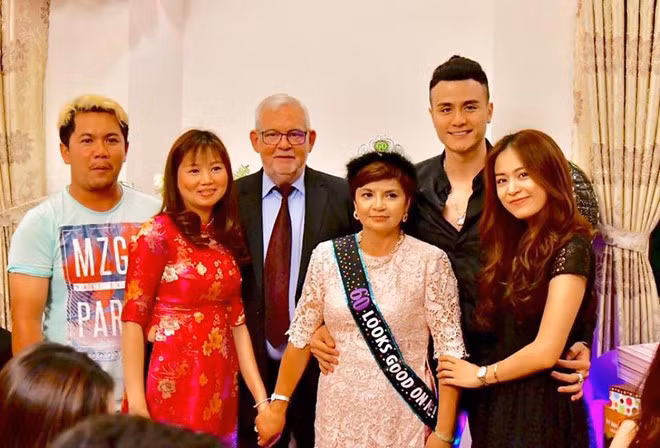 Vĩnh Thụy còn từng đưa Hoàng Thùy Linh về ra mắt gia đình. Thế nhưng, tin đồn cả hai đã chia tay dấy lên thời gian gần đây khiến fan của họ tỏ ra tiếc nuối.