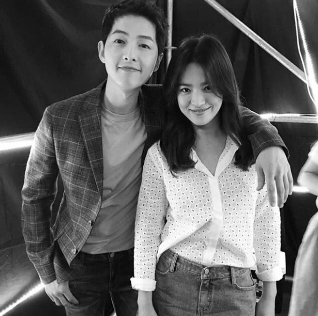 "Lời nói của bà xã thì luôn luôn đúng", Soong Joong Ki nói lời mật ngọt với Song Hye Kyo. Ảnh: tổng hợp.
