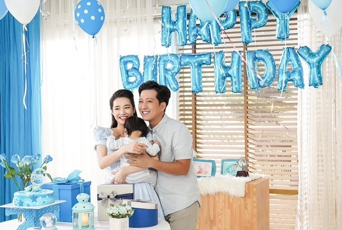 Tuy nhiên, xem cách bà xã Trường Giang chăm con khi tham gia sản phẩm chung với nam danh hài, có thể nhận thấy nữ diễn viên rất khéo léo với vai trò "mẹ bỉm sữa".