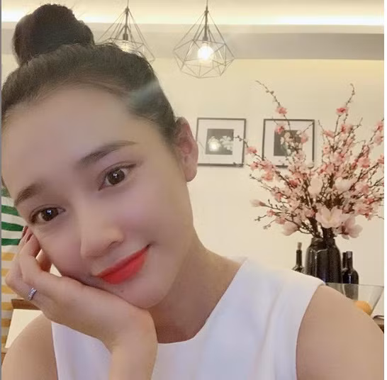 Nhã Phương tích cực hoạt động nghệ thuật trở lại sau một thời gian "ở ẩn" vì vướng tin đồn đã sinh con gái đầu lòng.