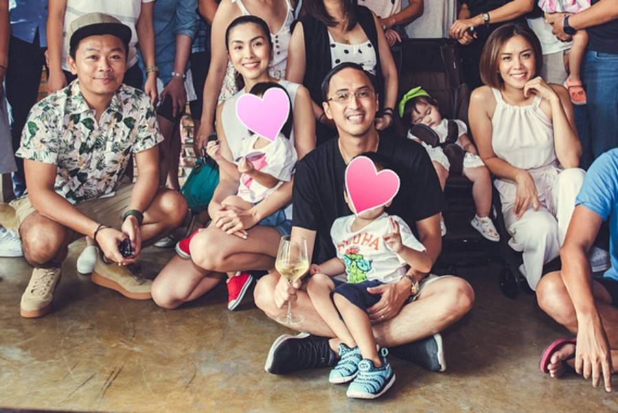 Nhận được nhiều sự quan tâm của đông đảo người hâm mộ, song ngọc nữ Tăng Thanh Hà lại mãi chẳng công khai hoàn toàn gương mặt của "hoàng tử" Richard 4 tuổi và "công chúa" Chloe 1 tuổi.