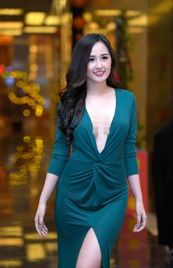 Mỗi khi xuất hiện tại một sự kiện nào đó, Hoa hậu Việt Nam 2006 lập tức khiến cánh máy râu "chao đảo" vì phong cách quá sexy của mình. Ảnh: Tiin.