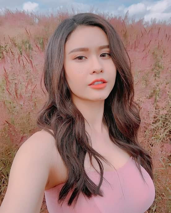 Dù đã trải qua sinh nở nhưng Trương Quỳnh Anh vẫn trẻ trung, xinh đẹp rạng ngời và quyến rũ ở tuổi 30.