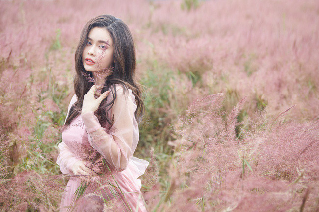 Hình ảnh mới nhất này nằm trong MV "Dành cả thanh xuân cho một người" sắp ra mắt của nữ ca sĩ.