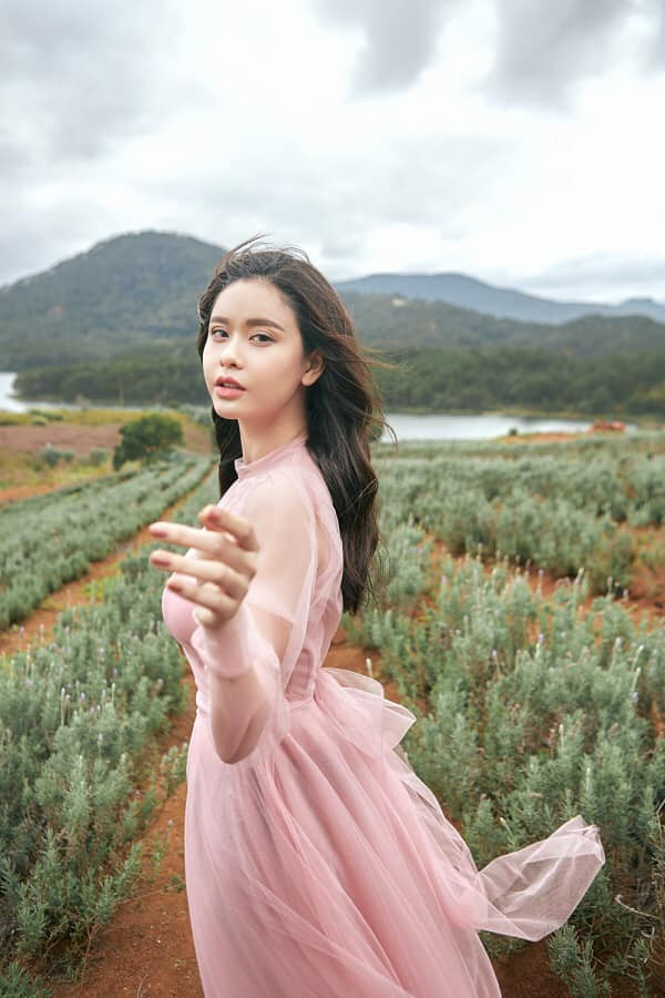 Trải qua cuộc hôn nhân đổ vỡ với Tim lẫn việc phải đối mặt với nhiều tin đồn thị phi xoay quanh chuyện tình cảm, nhưng mỹ nữ họ Trương vẫn chứng minh bản lĩnh của mình sau mỗi sóng gió.