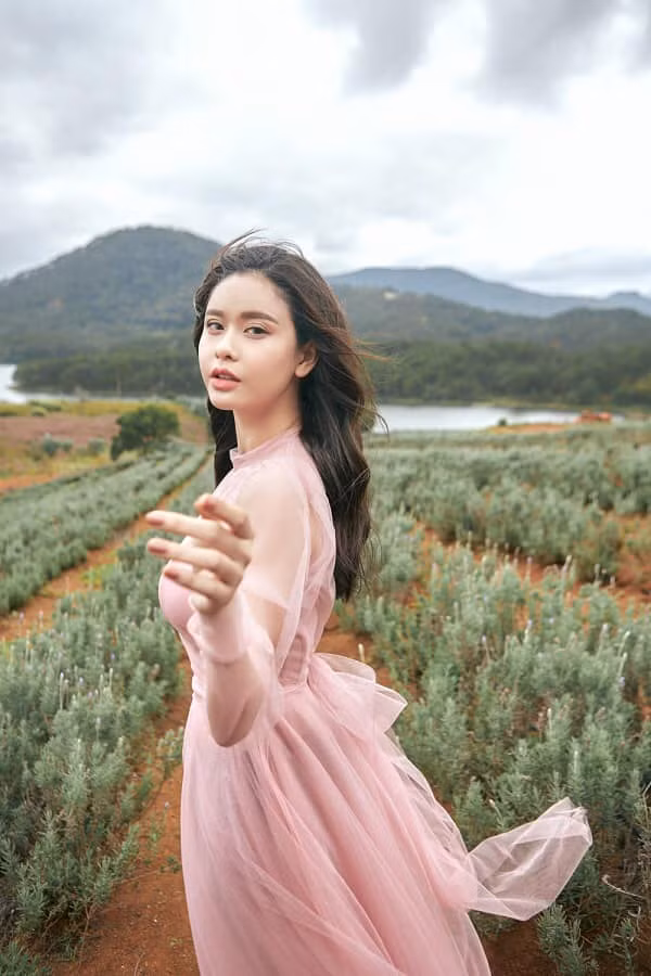 Trải qua cuộc hôn nhân đổ vỡ với Tim lẫn việc phải đối mặt với nhiều tin đồn thị phi xoay quanh chuyện tình cảm, nhưng mỹ nữ họ Trương vẫn chứng minh bản lĩnh của mình sau mỗi sóng gió.