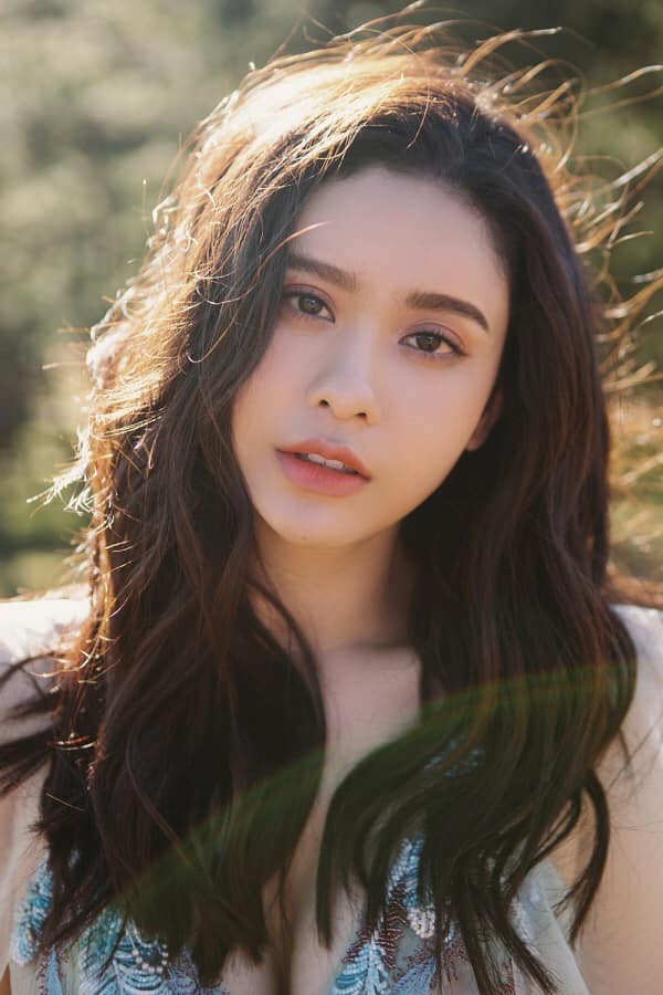 Truong Quynh Anh hoa nang tho, khoe duong cong hut mat