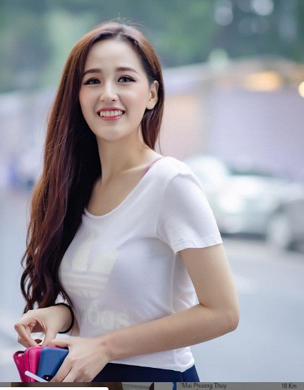 Cô từng bàng hoàng chia sẻ trên trang cá nhân khi cân nặng đạt ngưỡng 70kg và vòng một chạm ngưỡng 95 cm. Lý do một phần là bởi "mới một tuần ăn mì gói mà nó lên như tên lửa"...