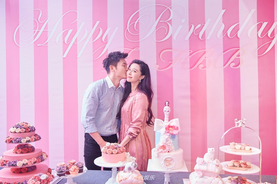 Nam diễn viên còn chứng tỏ độ chịu chơi khi mua tặng hôn thê những món quà đắt tiền. 