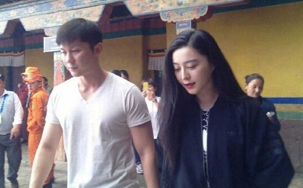 Thời gian yêu mặn nồng, Lý Thần cực chiều chuộng bạn gái. Nam diễn viên nhiều lần bị phóng viên hay fan bắt gặp đưa đón Phạm Băng Băng đi sự kiện, hay nắm tay nhau đi du lịch... 