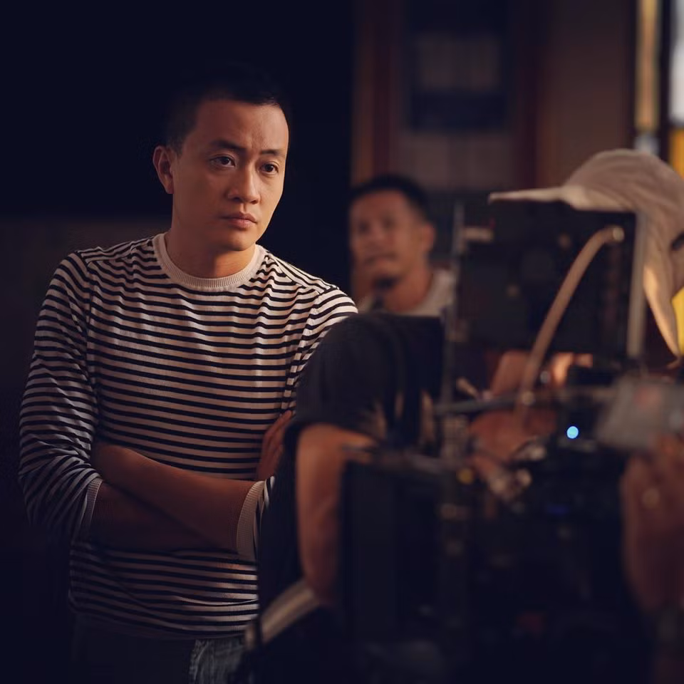 Xuất phát điểm là một phóng viên, nổi danh khi rẽ ngang sang diễn xuất, rồi MC truyền hình, giờ đây anh còn có thêm một danh xưng mới: đạo diễn Lương Mạnh Hải.