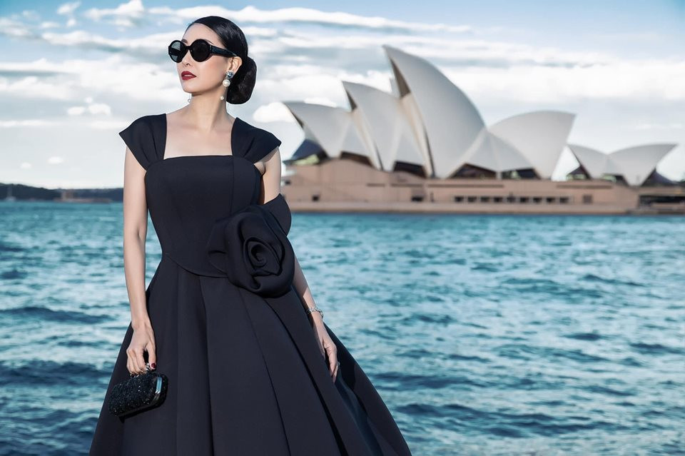 Thời gian gần đây, Hà Kiều Anh tái xuất làng giải trí khi xuất hiện trong các sự kiện thời trang, sải bước trên sàn catwalk.