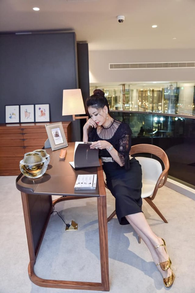 Sau khi tái hôn, người đẹp hạn chế tham gia các sự kiện giải trí để dành thời gian chăm sóc gia đình và tập trung cho công việc kinh doanh.