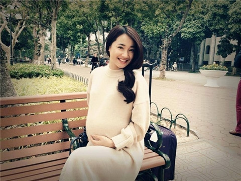 Thông tin Nhã Phương chuẩn bị làm mẹ khiến cô nhận được lời chúc từ người hâm mộ.