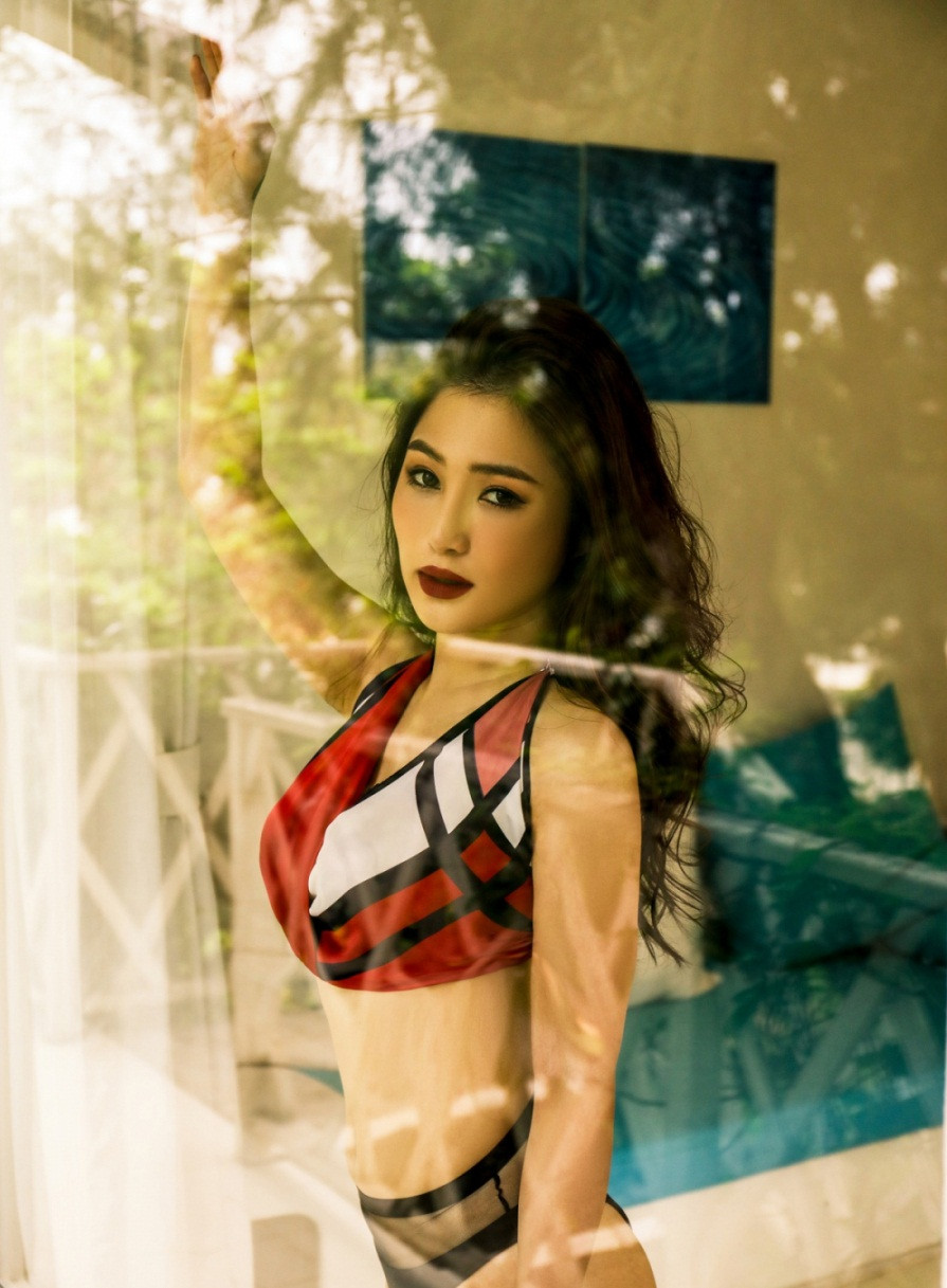 Nữ ca sĩ cũng nhận được nhiều lời khen về phong cách thời trang ngày càng "chất".