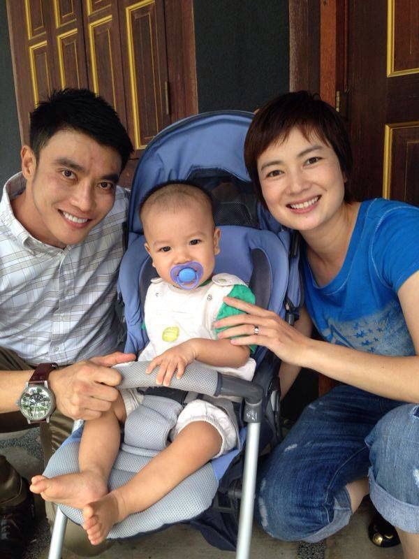 Thậm chí khi Thúy Vinh sinh con, Andrew Poh cũng chỉ về Việt Nam thăm trong chớp nhoáng. Việc không sống chung khiến cựu người mẫu vướng nghi vấn đã ly hôn. Thậm chí khi Thúy Vinh liên tục bị đồn có "người mới" hay bị tố nợ nần, chồng Tây của cô cũng "lặn mất tăm".