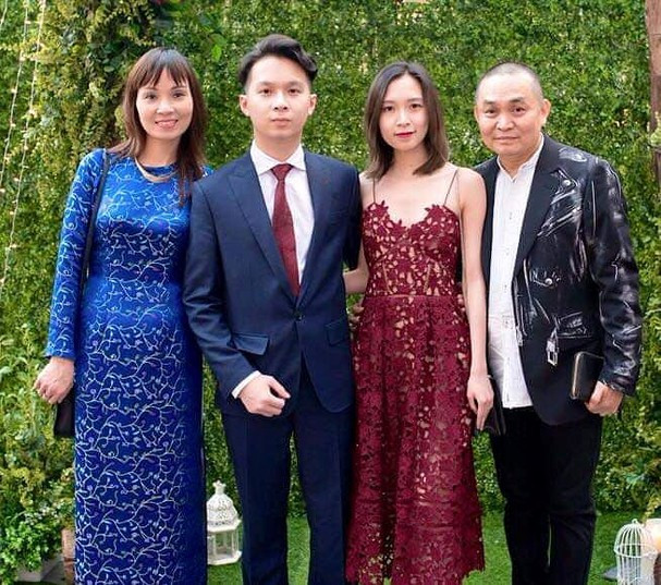 Dưới sự giáo dục nghiêm khắc của vợ chồng Xuân Hinh, hai con Bảo Linh - Xuân Quang cũng nhận được nhiều lời khen đều trưởng thành, ngoan ngoãn và giỏi giang.