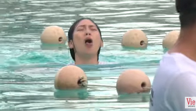 Cũng như Phương Oanh, Phương Anh Đào nhận được nhiều lời khen về sự mạnh mẽ, kiên cường chiến đấu. Dù vậy cô cũng không ít lần gặp khó khăn, suýt bị ngạt ở phần thi dưới nước. Nữ diễn viên thậm chí đã bật khóc khi hoàn thành bài kiểm tra.