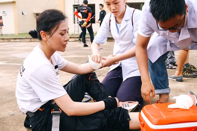 Phương Oanh phải cần đến sự chăm sóc của đội ngũ y bác sĩ của chương trình vì liên tục bị thương. Dù vậy cô vẫn cố gắng hoàn thành ở các thử thách và giành được thành tích cao.