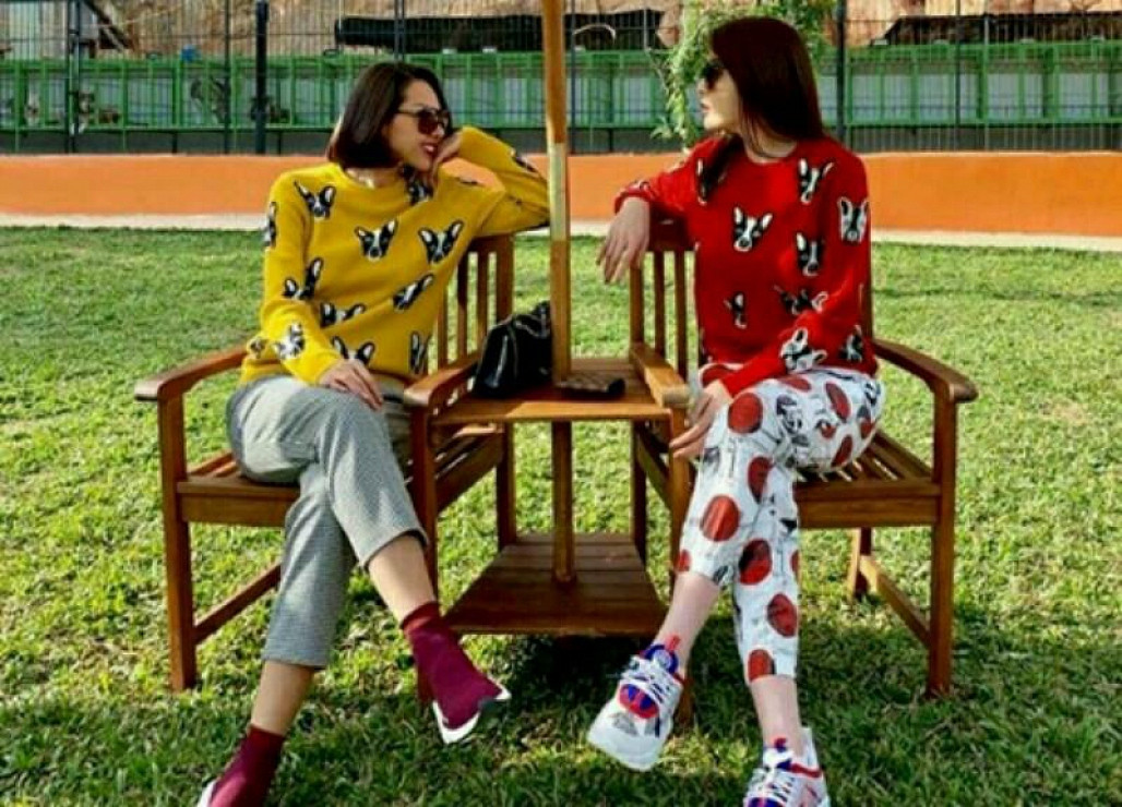 Hai người đẹp dính nhau như sam khi cùng đi du lịch hay dự sự kiện.