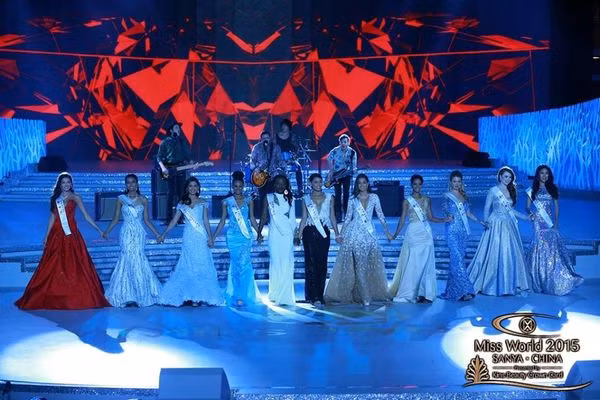 Lan Khuê khiến khán giả quê nhà tự hào khi giành giải phụ "Hoa hậu được bình chọn nhiều nhất". Ảnh chụp màn hình.