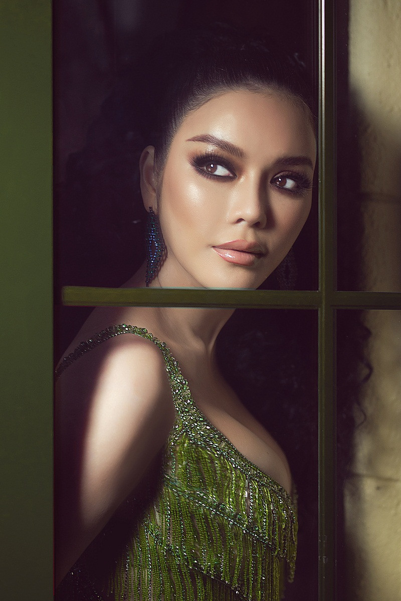 Trong bộ ảnh mới nhất, Lý Nhã Kỳ được ví như nàng “Kim Kardashian phiên bản Việt” khi thể hiện phong cách Latinh nóng bỏng.