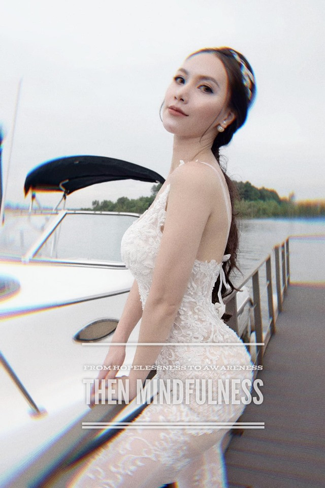 Từ vụ nữ ca sĩ thần tượng Sulli tự tử, Minh Hà nhớ đến câu chuyện của bản thân: "Tôi đã từng như em. Tôi từng khờ, ngốc và sợ hãi. Tôi chỉ may mắn hơn một chút, vào một vài thời điểm quyết định. Và hôm nay, mặt trời của tôi đã lên. Xuống núi sau hai ngày cách ly thế giới, biết tin em, thương em nhưng không buồn. Em đã chọn giải thoát. Và sự giải thoát ấy không chỉ dành cho em mà còn cho nhiều nạn nhân khác nữa. Một cái chết đổi thay luật pháp. Di sản của em đây. Hạnh phúc an lạc em nhé!".