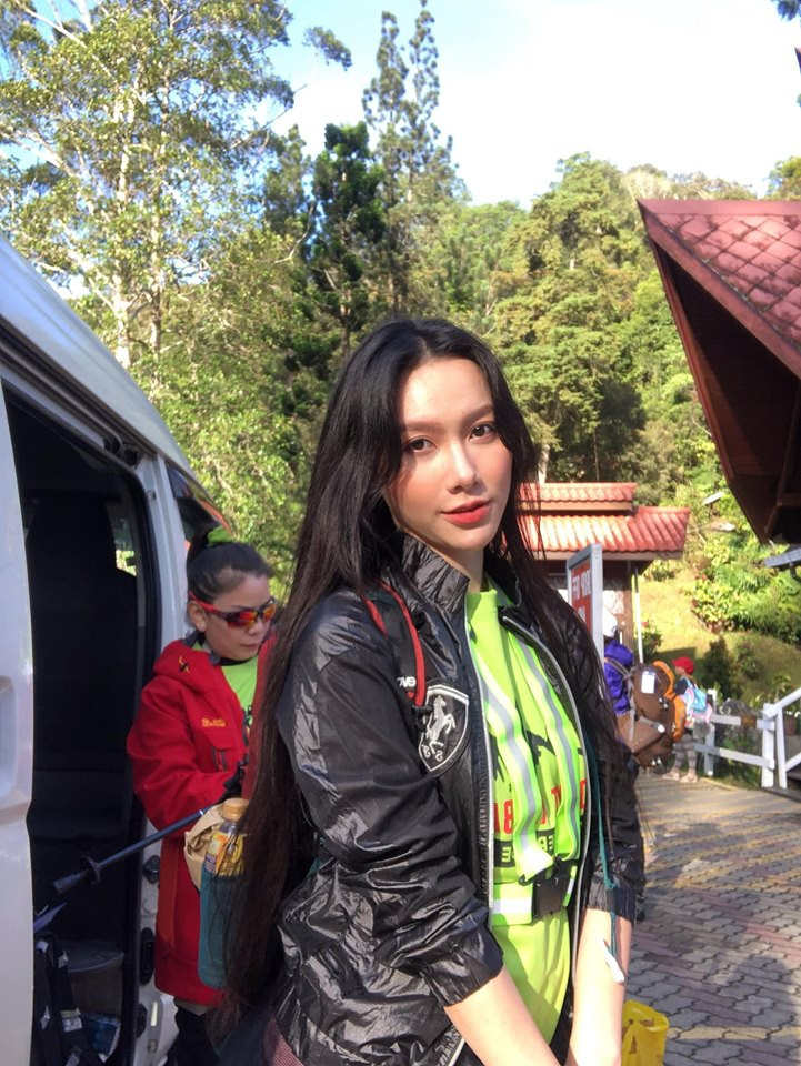 Giữa nghi vấn Chí Nhân có bạn gái mới, nữ MC xinh đẹp của VTV tỏ ra khá bình thản và vui vẻ dù liên tục bị nhắc tên.