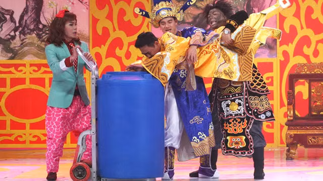 Táo quân 2014 lại mang đến làn gió mới khi để người dân cất lên tiếng nói của chính mình. Cũng trong chương trình này, vai Ngọc Hoàng do Quốc Khánh đảm nhận có nhiều đất diễn hơn.