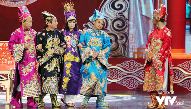 Táo quân 2018 các Táo chơi trò giành ghế, phản ánh tình trạng tranh chức tranh quyền. Đây cũng là năm chương trình vấp phải những ý kiến khen, chê trái chiều.