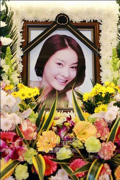 Nguyên nhân dẫn đến cái chết của nữ diễn viên Jang Ja Yeon sau khi cô treo cổ tự tử tại nhà riêng vào tháng 3/2009 từng gây rúng động làng giải trí xứ Kim Chi một thời gian dài. Ảnh: Star News.