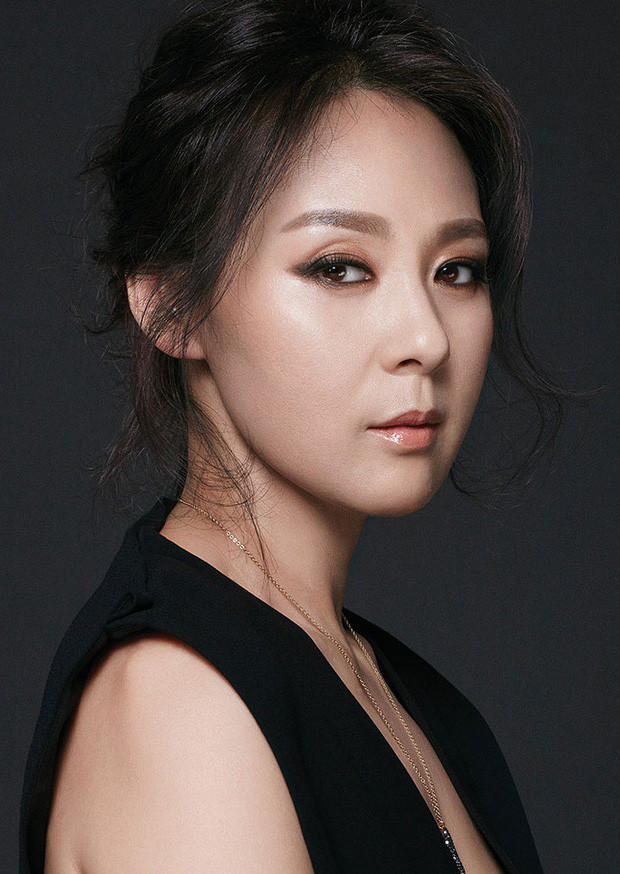 Nguyên nhân khiến Jeon Mi Seon tự sát được công ty chủ quản của cô xác nhận là do trầm cảm. Theo Sina, dù có cuộc sống hạnh phúc bên chồng đạo diễn và hai con nhưng nữ diễn viên "Mặt trăng ôm mặt trời" lại chịu nhiều bất ổn về tâm lý khi một người thân qua đời trong khi mẹ cô lại bị bệnh nặng. Ảnh: Twitter.