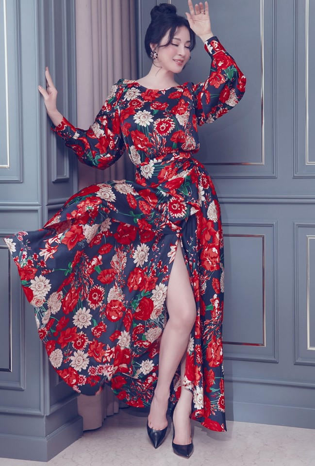 Ở tuổi 46, MC Thanh Mai duy trì sắc vóc đáng ngưỡng mộ nhờ quá trình tập luyện và chế độ dinh dưỡng phù hợp. Ngoài hoạt động nghệ thuật, bà mẹ đơn thân còn rất thành công trong việc kinh doanh về lĩnh vực làm đẹp.