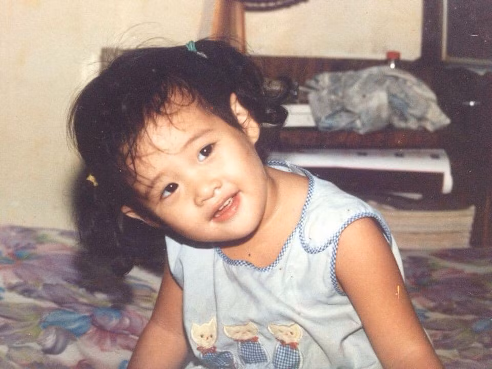 Hoa hậu Khánh Vân giữ được nét xinh đẹp tự nhiên từ tấm bé.