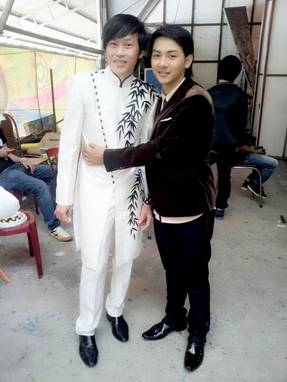 Nhờ sự hậu thuẫn của cha nuôi Hoài Linh và sự nỗ lực của bản thân mà sự nghiệp của quán quân "Gương mặt thân quen" mùa 2 phất lên như diều gặp gió. Ảnh: FBNV.